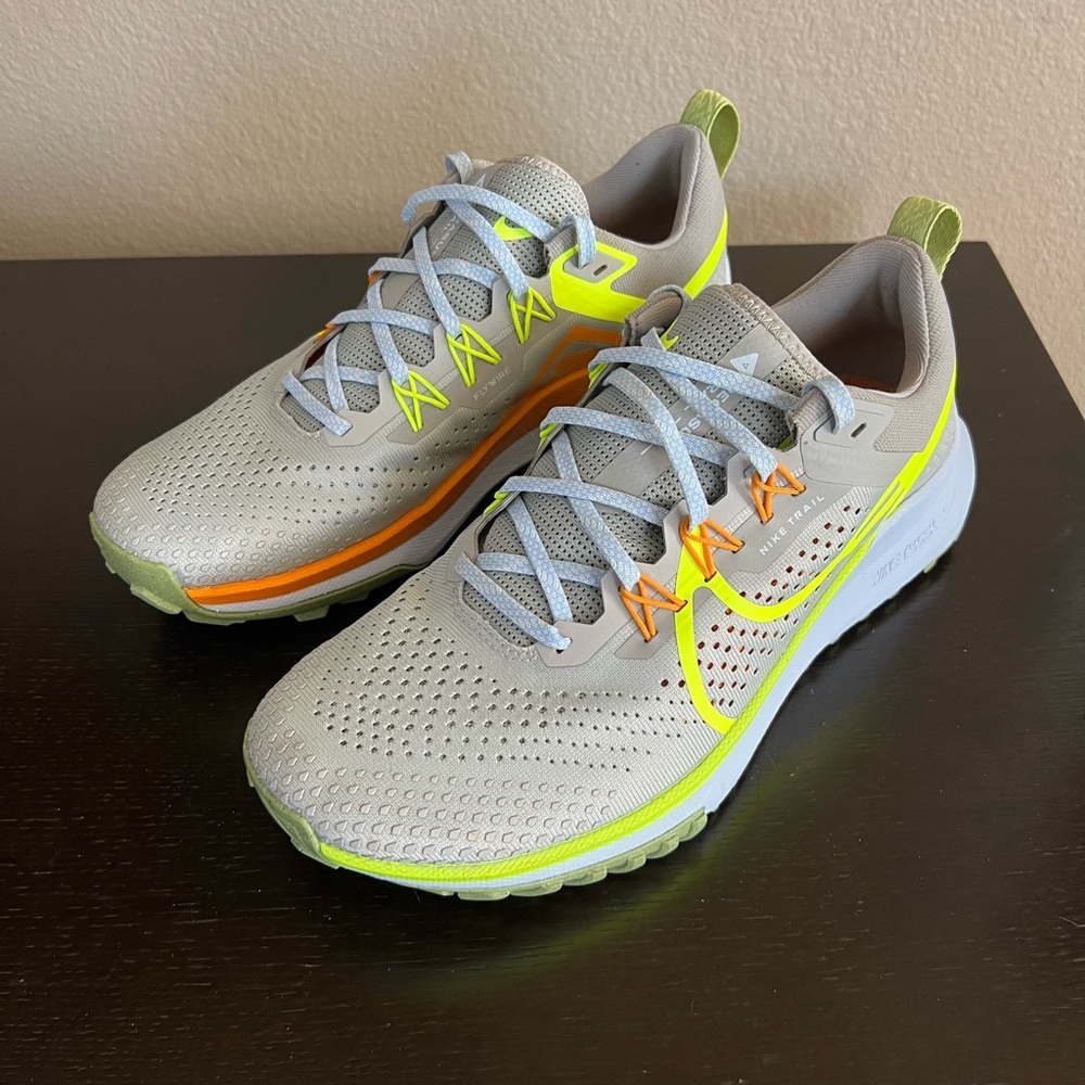 Nike Pegasus Trail 4 - Size 9.5